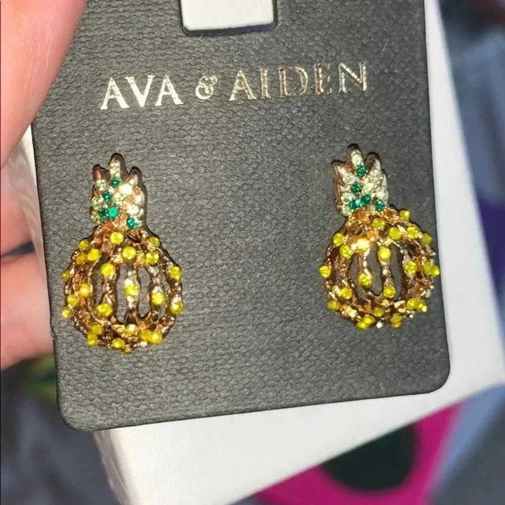 🧾 Pineapple Earrings